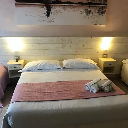 Airport Deluxe Bed & Breakfast 2*