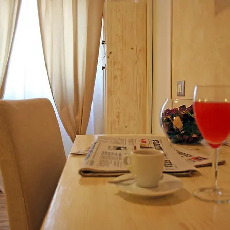 Airport Deluxe Bed & Breakfast 3*