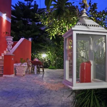 Airport Deluxe Bed & Breakfast 3*