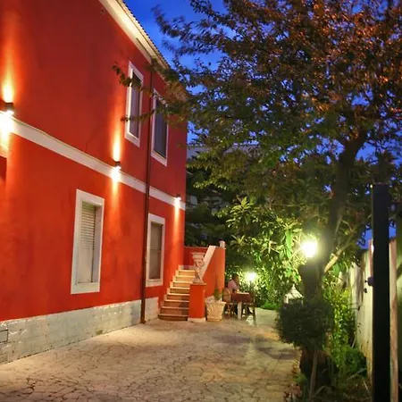 Airport Deluxe Bed & Breakfast Fiumicino