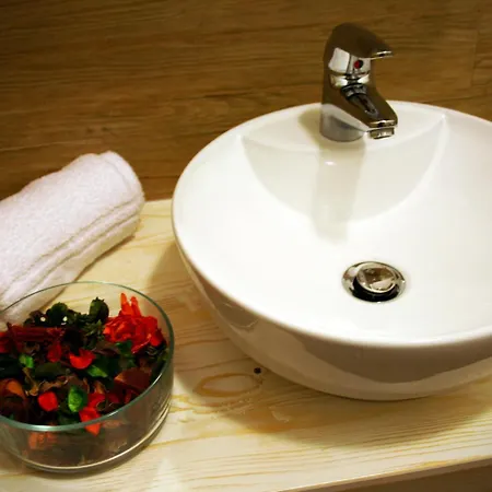 Airport Deluxe Bed & Breakfast