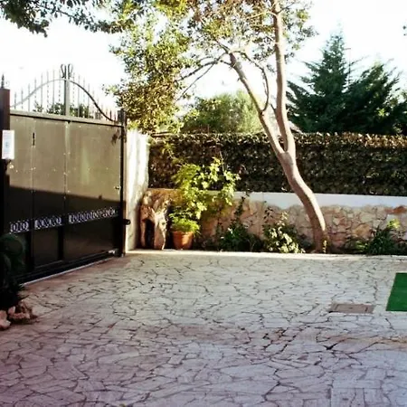 Airport Deluxe Bed & Breakfast