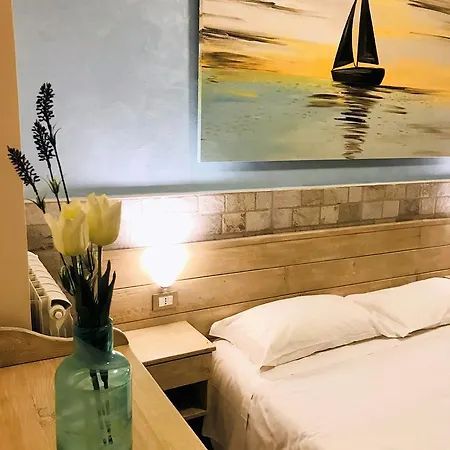 Airport Deluxe Bed & Breakfast 3*