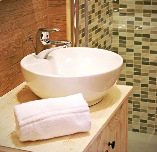 Airport Deluxe Nocleg ze śniadaniem 3*