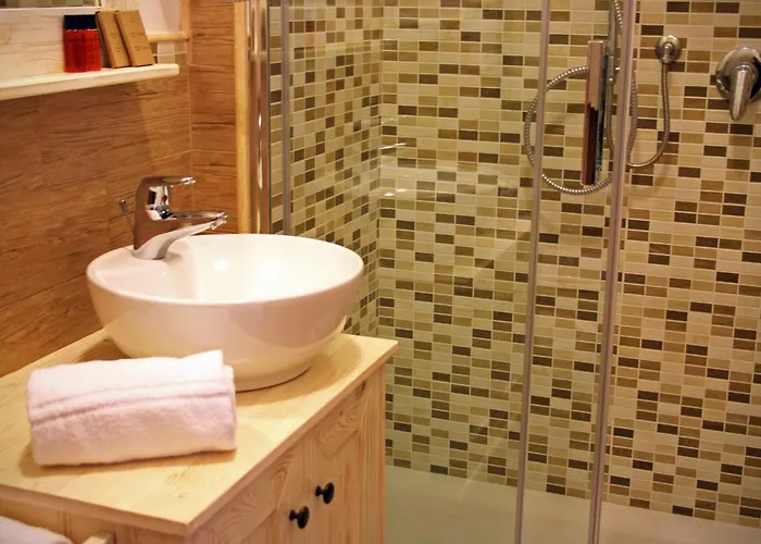 Airport Deluxe Nocleg ze śniadaniem 3*